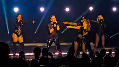 [url=https://www.instagram.com/pat220789/]Credit[/url] 
Keywords: Band;Tour