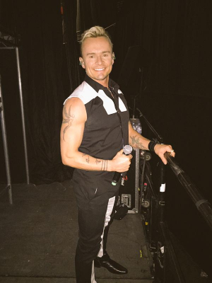 BACKSTAGE4.jpg